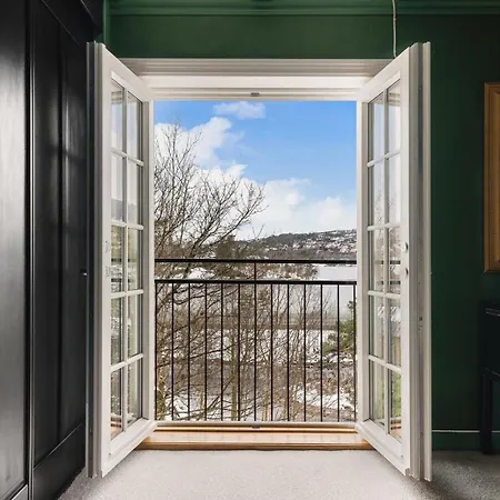 Traditional Norwegian Villa, Bay View And Boat Bergen