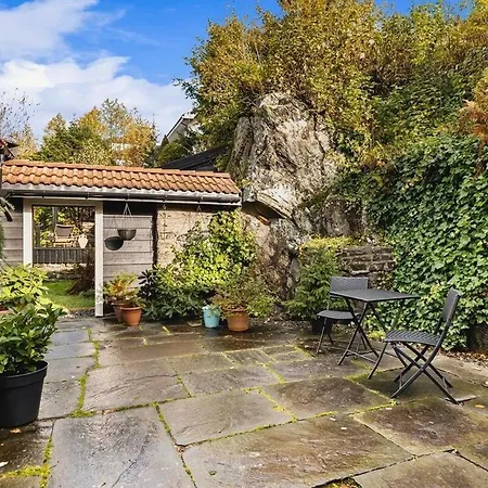 Traditional Norwegian Villa, Bay View And Boat * Bergen