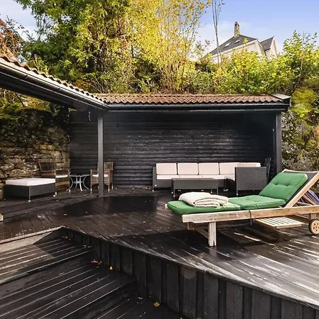 Traditional Norwegian Villa, Bay View And Boat Bergen
