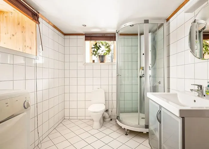 Traditional Norwegian Villa, Bay View And Boat Берген