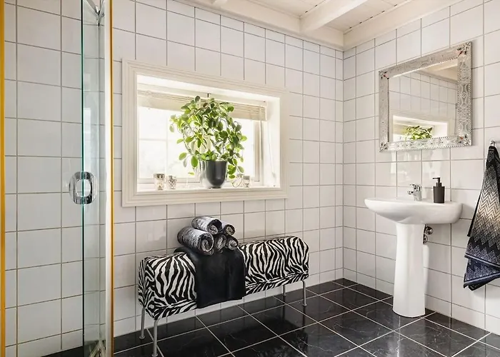 Traditional Norwegian Villa, Bay View And Boat Берген