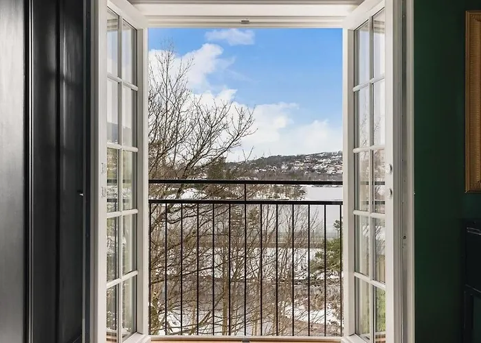 Traditional Norwegian Villa, Bay View And Boat Bergen