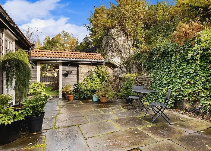 Traditional Norwegian Villa, Bay View And Boat * Bergen