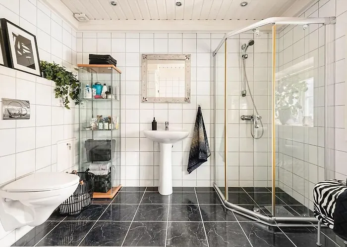 Traditional Norwegian Villa, Bay View And Boat *